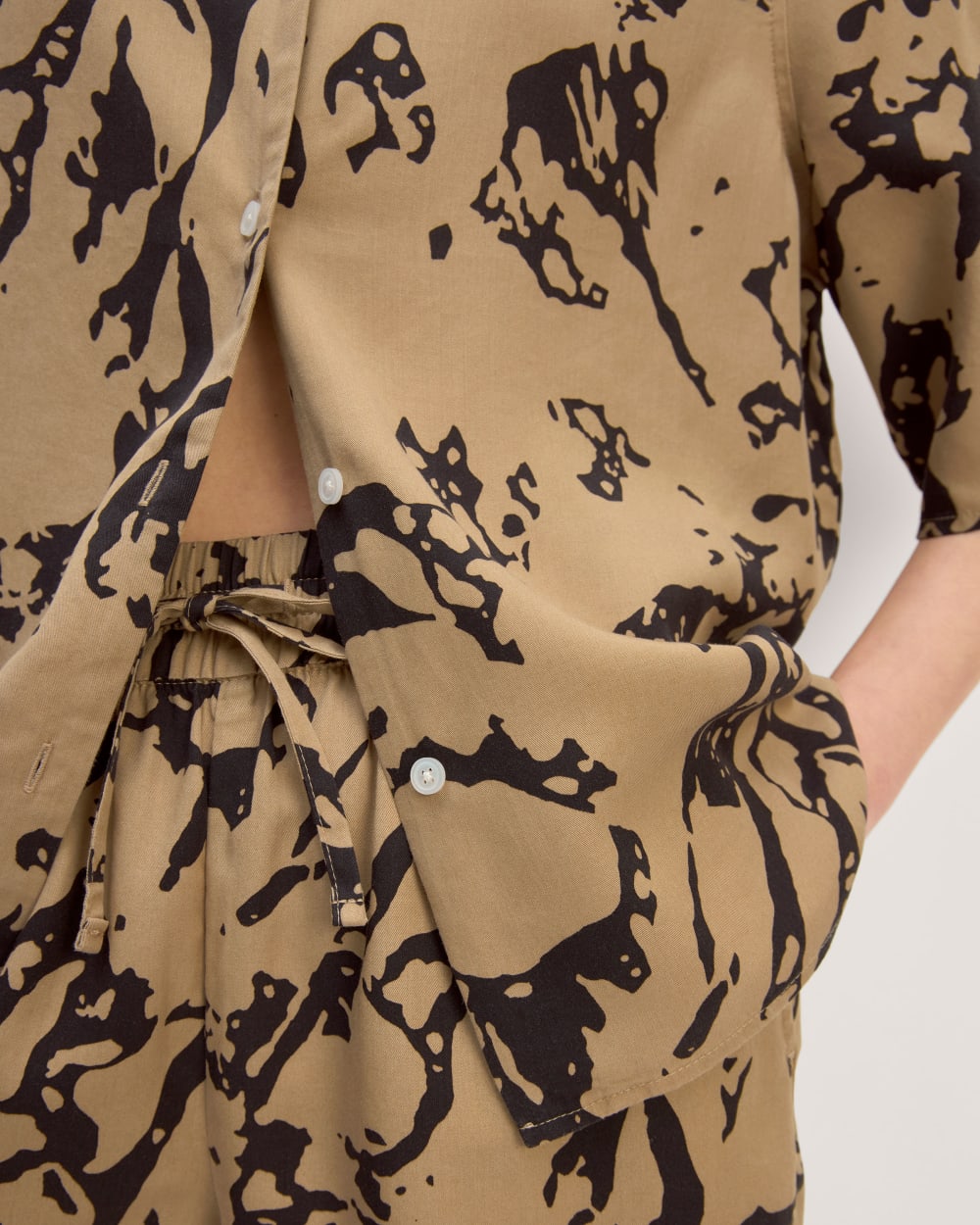 womens-tencel-oversized-ss-shirt-black-cornstalk-abstract