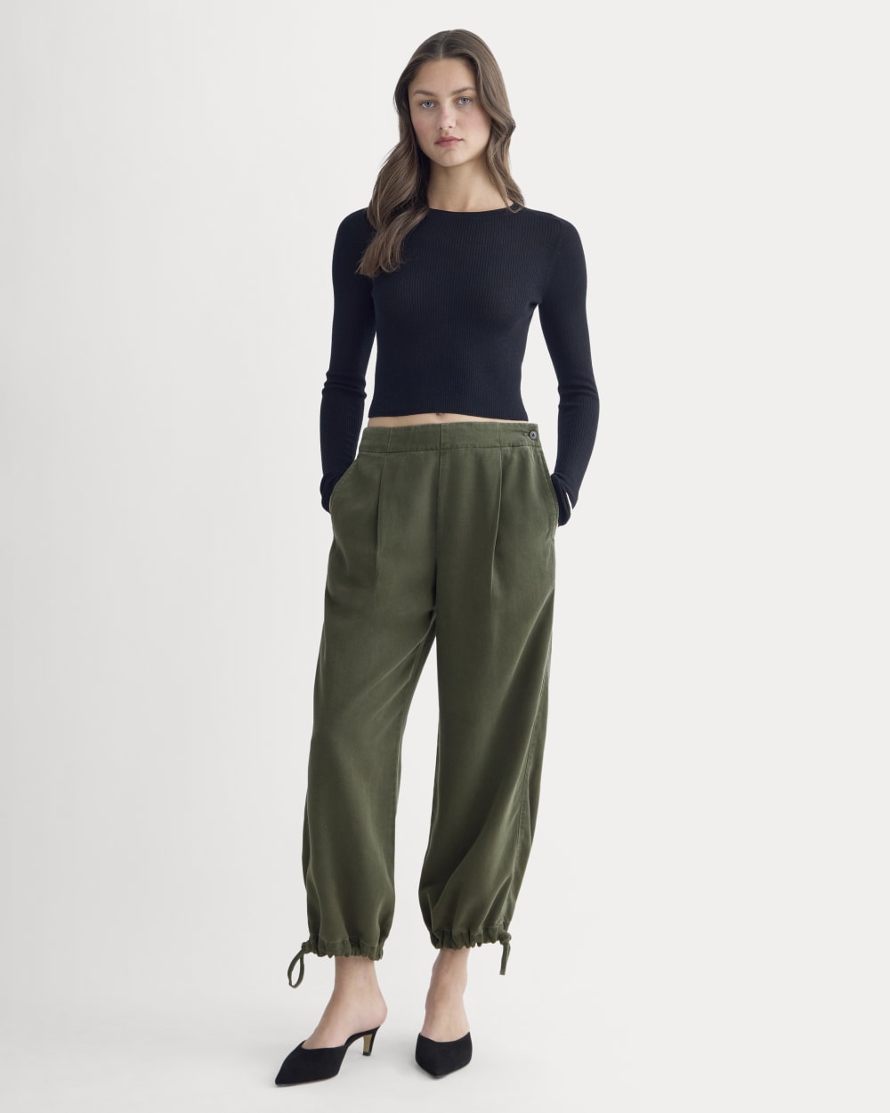 womens-chino-jogger-in-buttersoft-dark-forest | primary