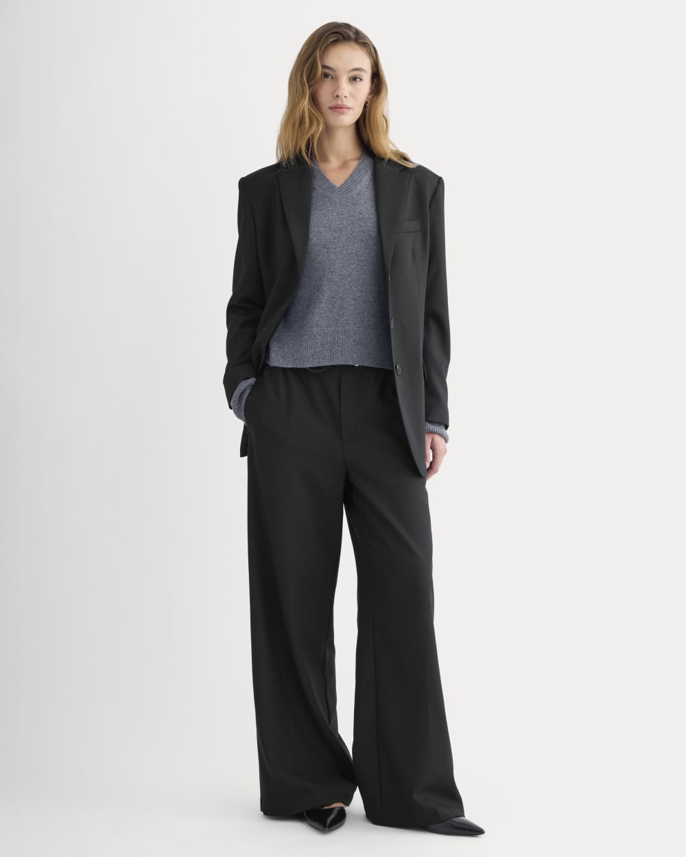 Everlane Pull-On Trouser, Tailor Twill, Black, Size 4, Wool Everlane Pull-On Trouser, Tailor Twill, Black, Size 4, Wool