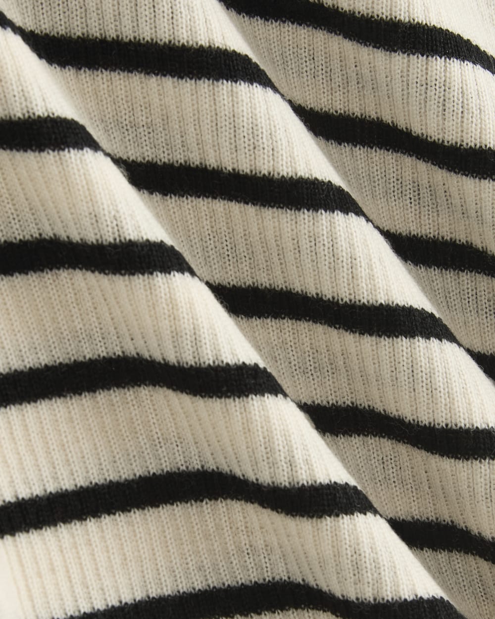 womens-cropped-crew-top-ultrafine-merino-parchement-black