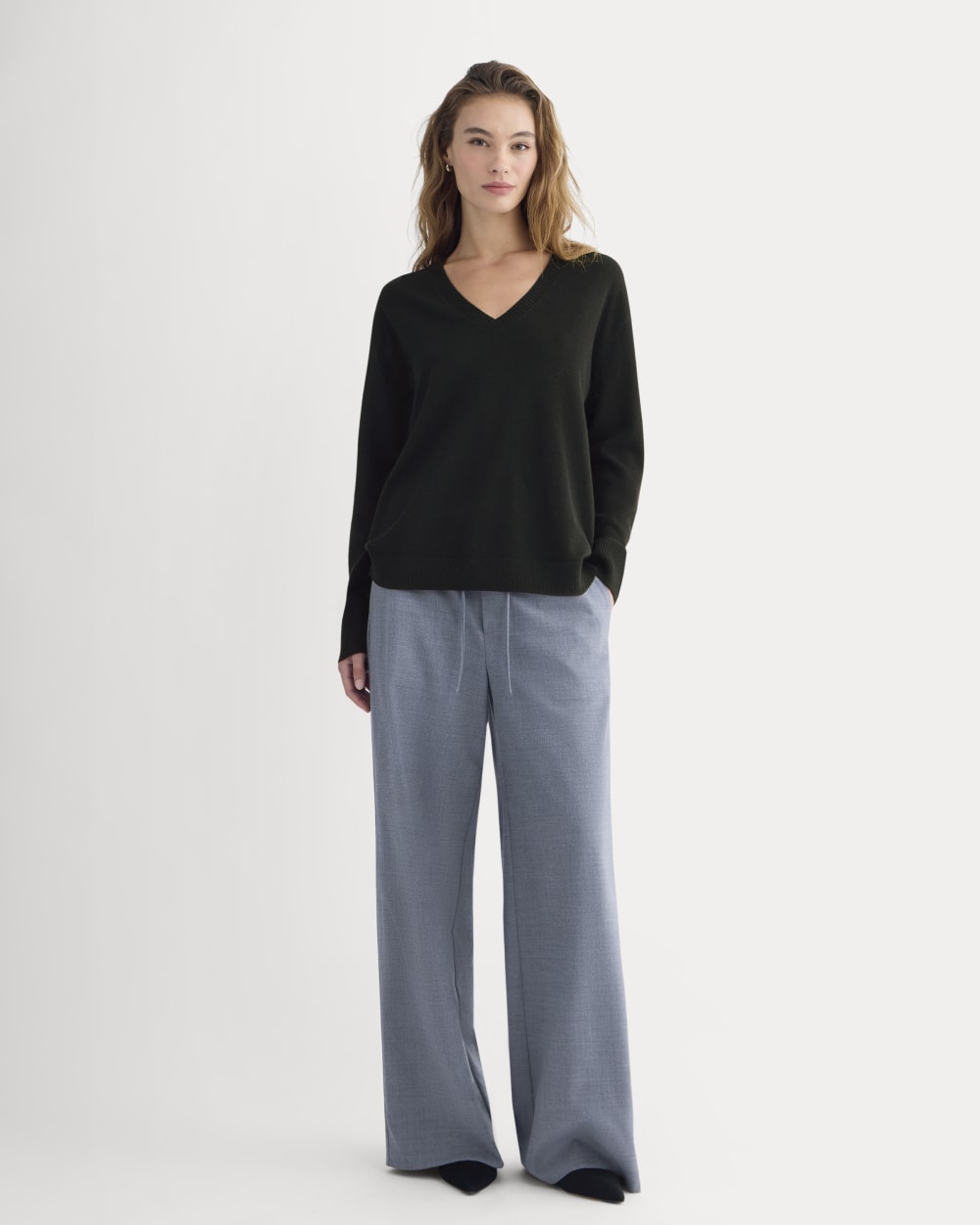 womens-cashmere-relaxed-v-neck-classic-black