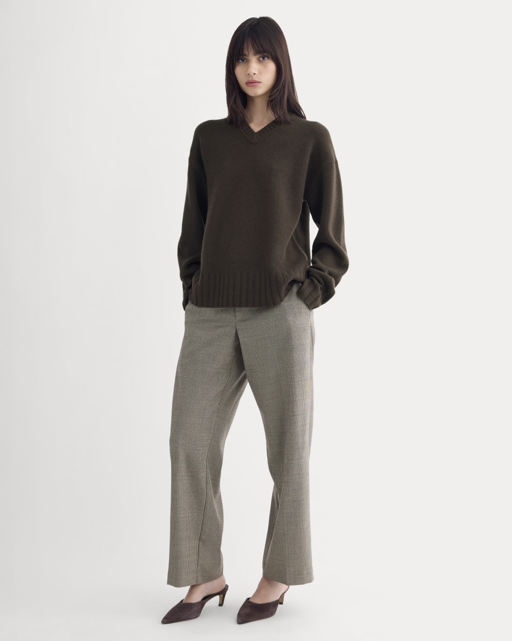 womens-v-neck-sweater-extrafine-merino-coffee-bean