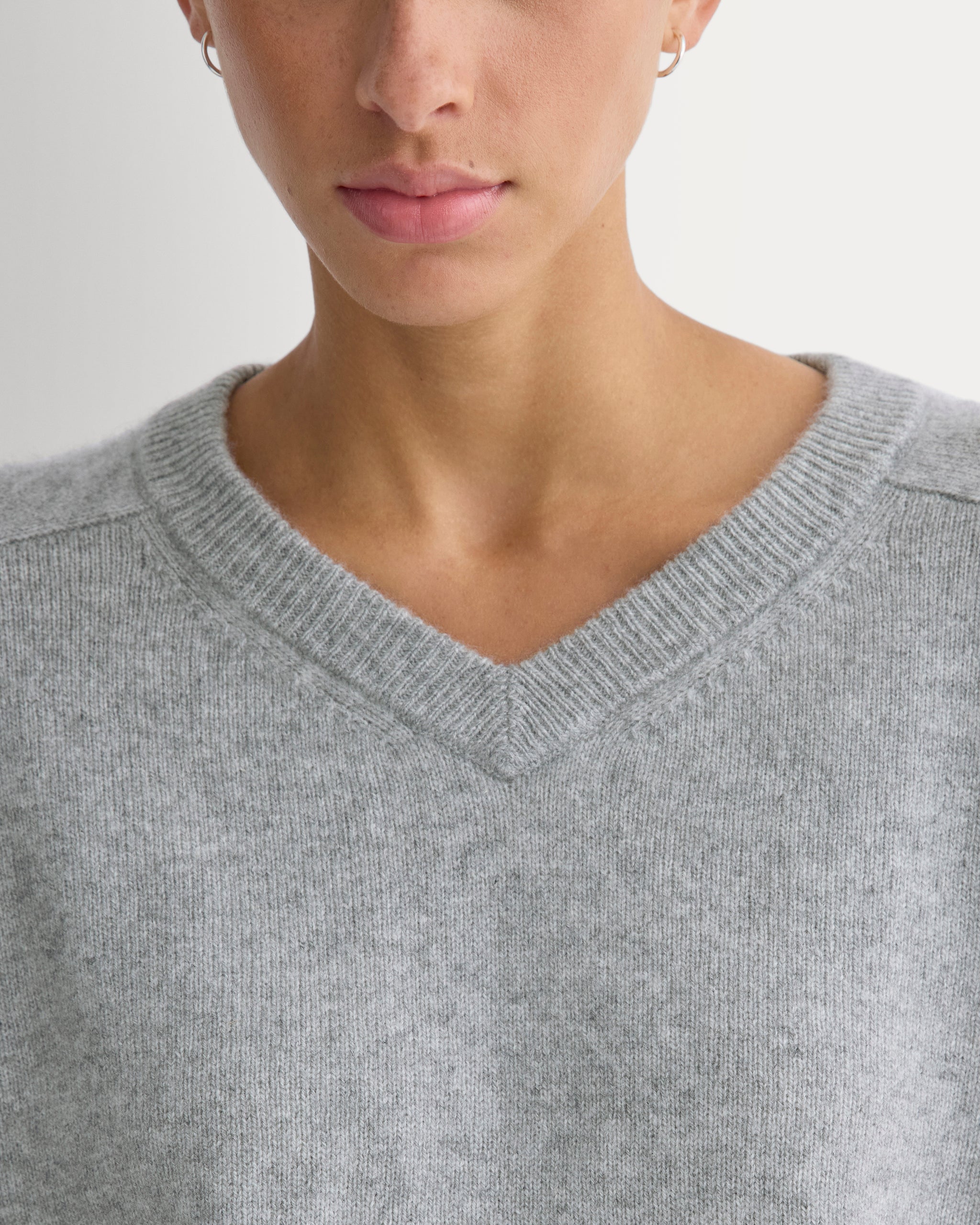 Cashmere High V Boyfriend Sweater | Grey