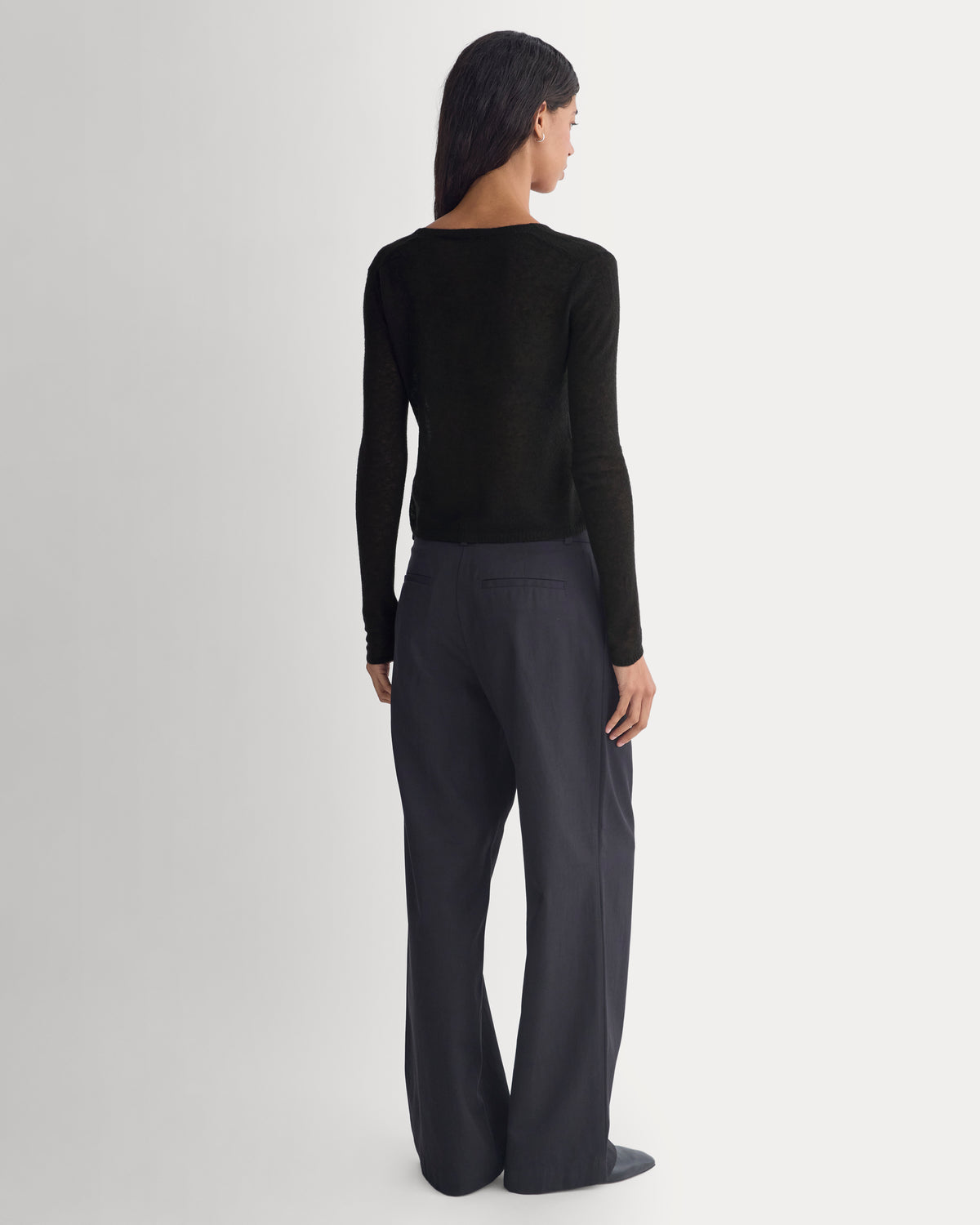 Air Alpaca Wide V Cropped Cardigan | Black