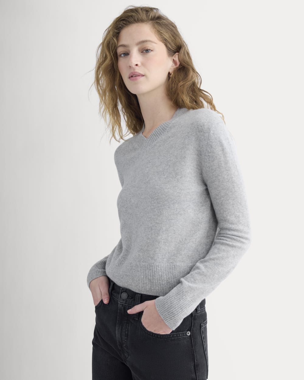 womens-cashmere-cropped-high-v-sweater-light-heather-grey | primary