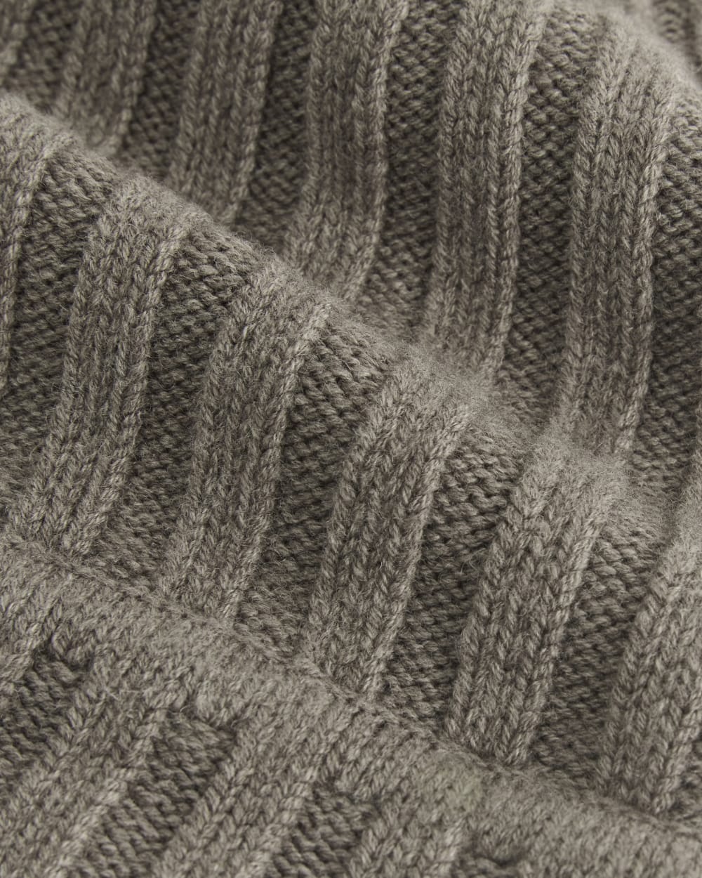 womens-chunky-ribbed-beanie-taupe-melange