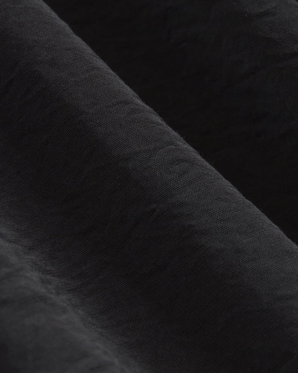 womens-keyhole-top-black