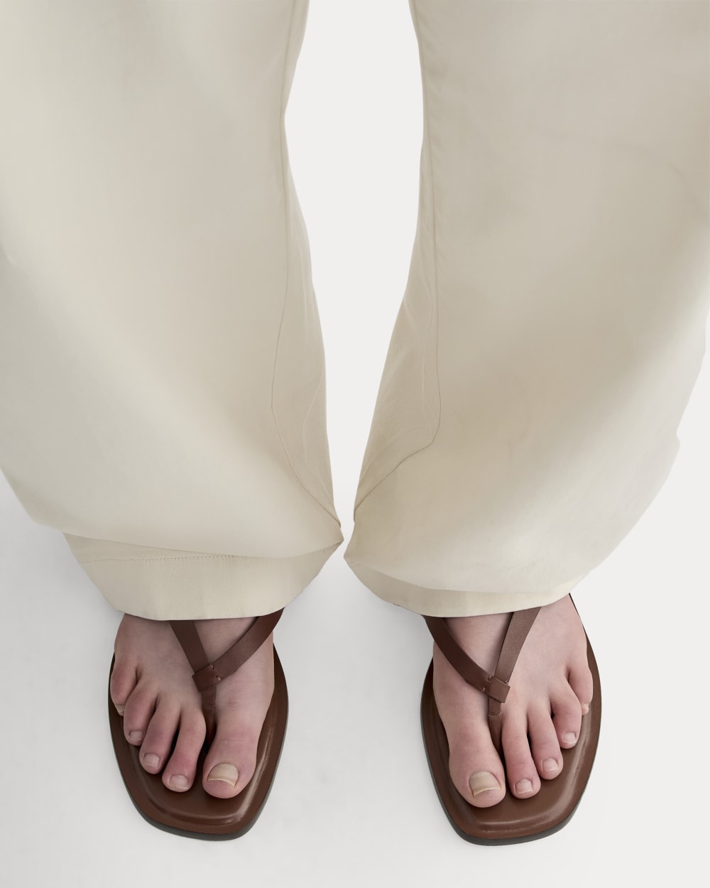 womens-leather-flip-flop-rum