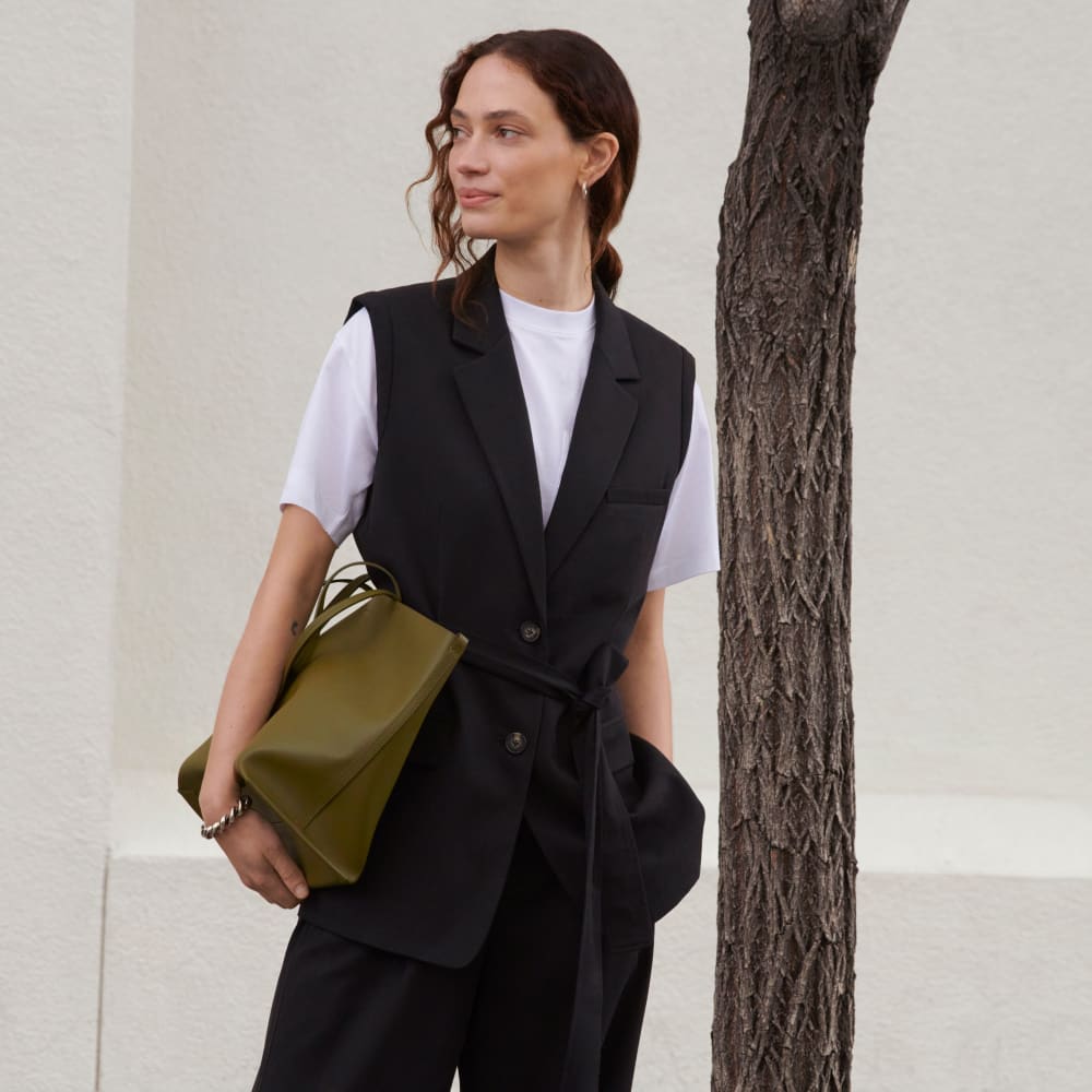 womens-luxe-medium-italian-leather-tote-beech