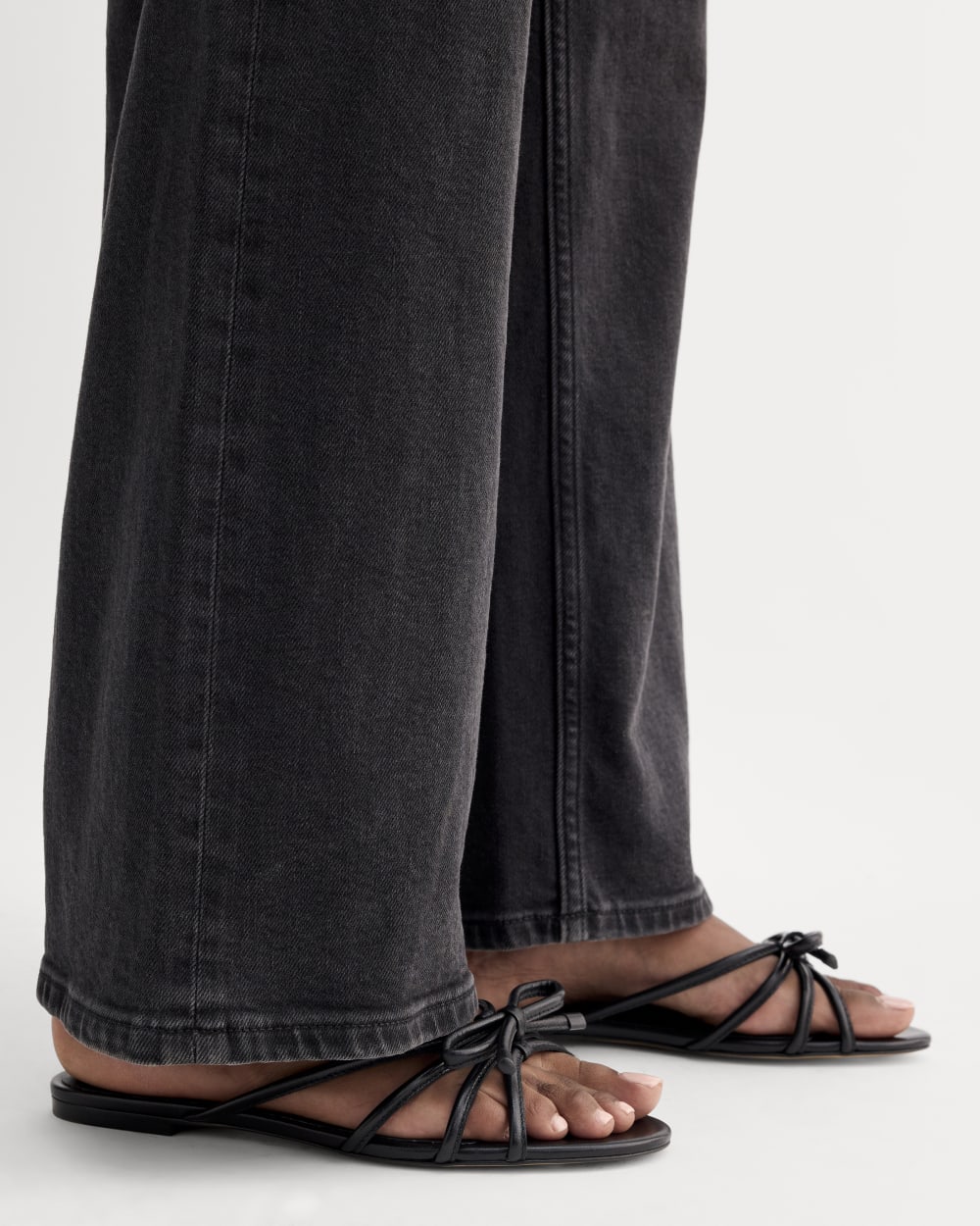 womens-leather-bow-sandal-black