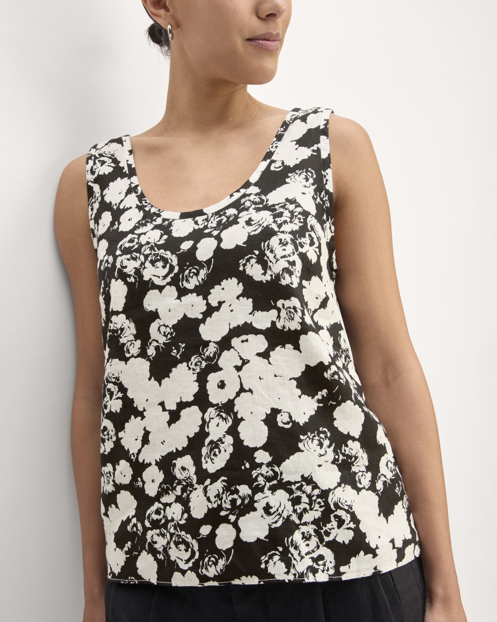 womens-linen-scoop-neck-tank-black-bone-floral