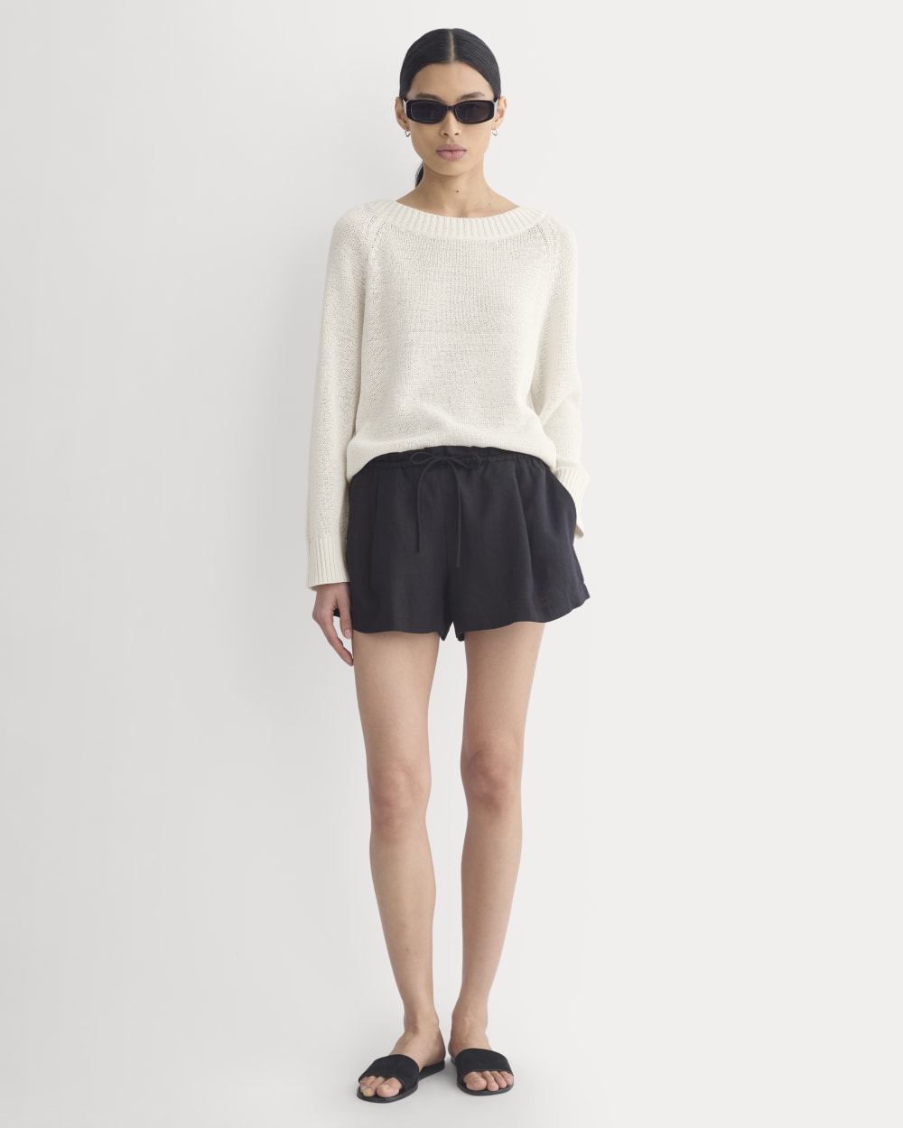 womens-flowy-short-in-linen-black