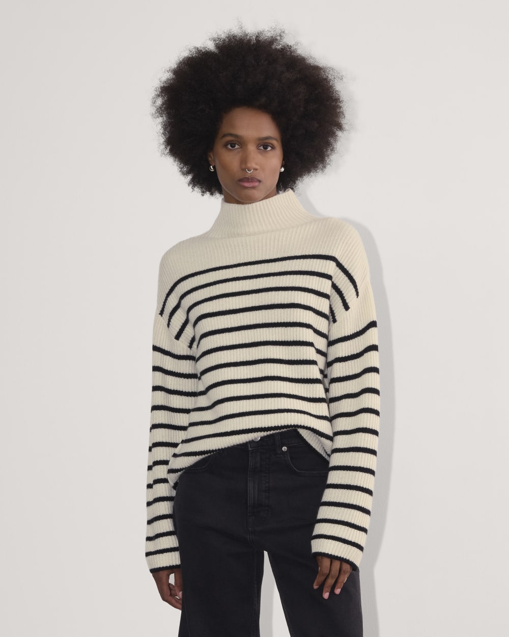 The Fisherman Turtleneck in Wool Cashmere Bone Black – Everlane
