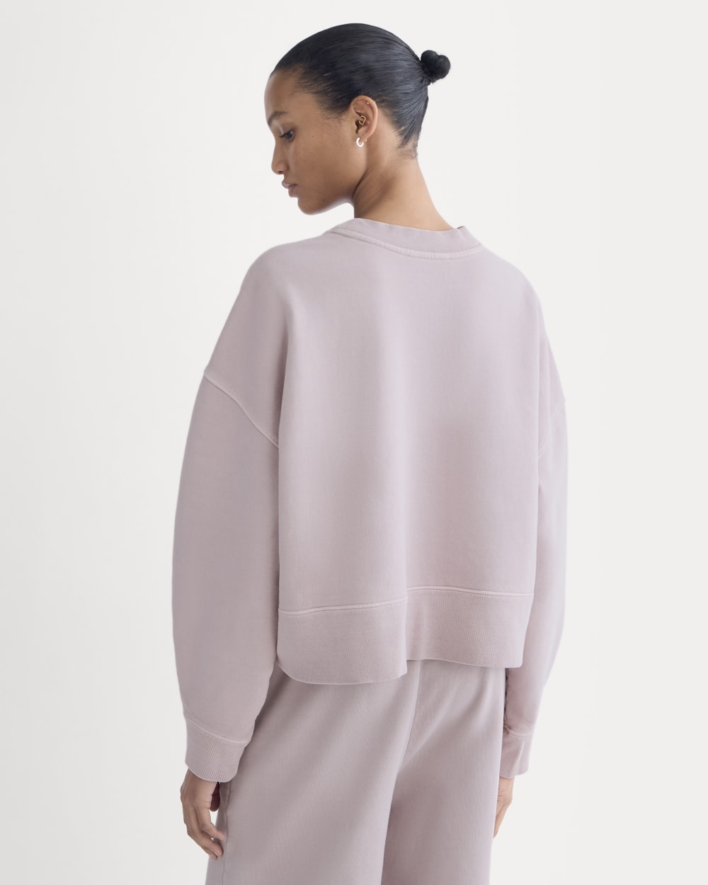everlane-x-laufey-foundation-sweatshirt-burnished-lilac