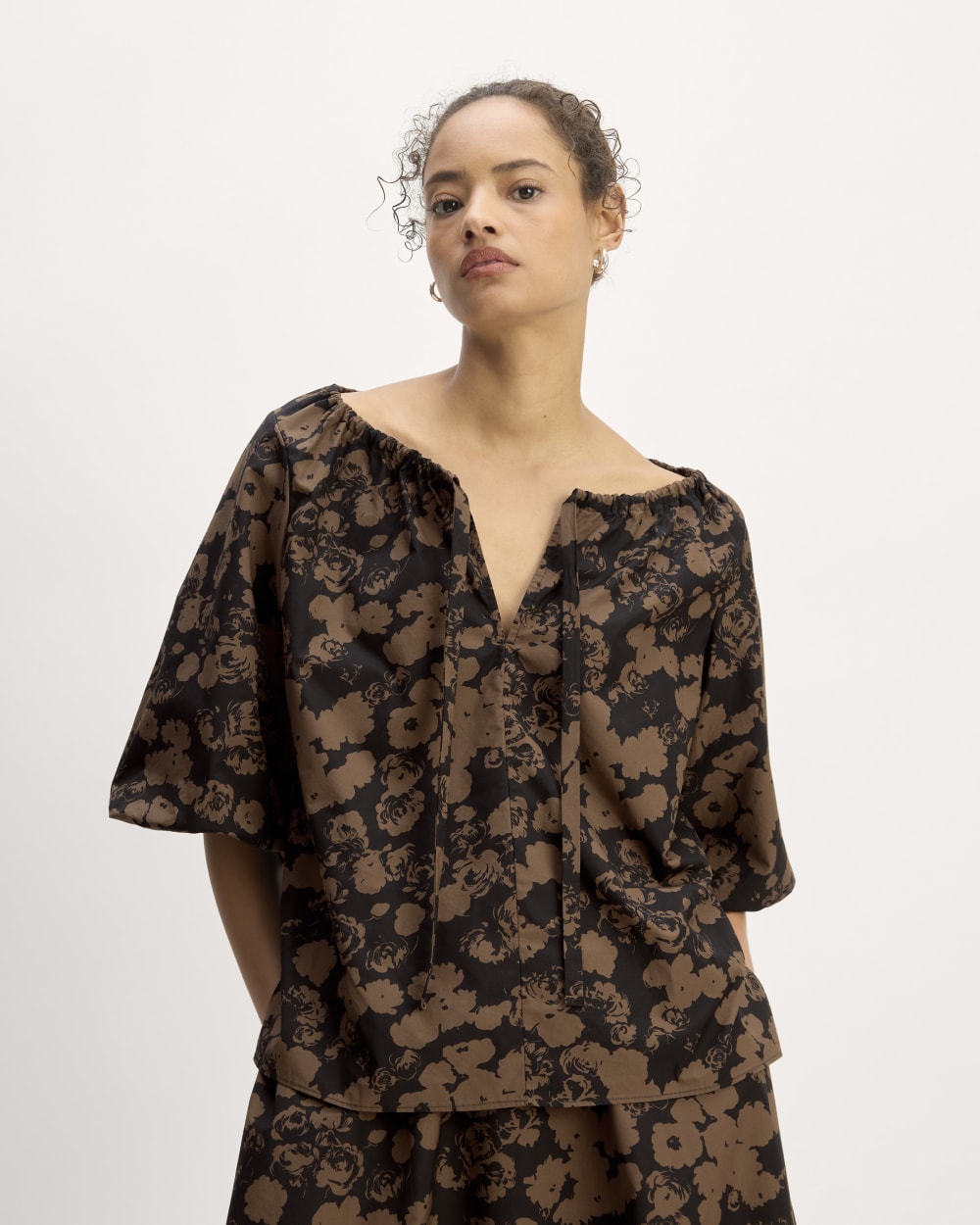 womens-supima-puff-sleeve-top-black-cocoa-floral | primary