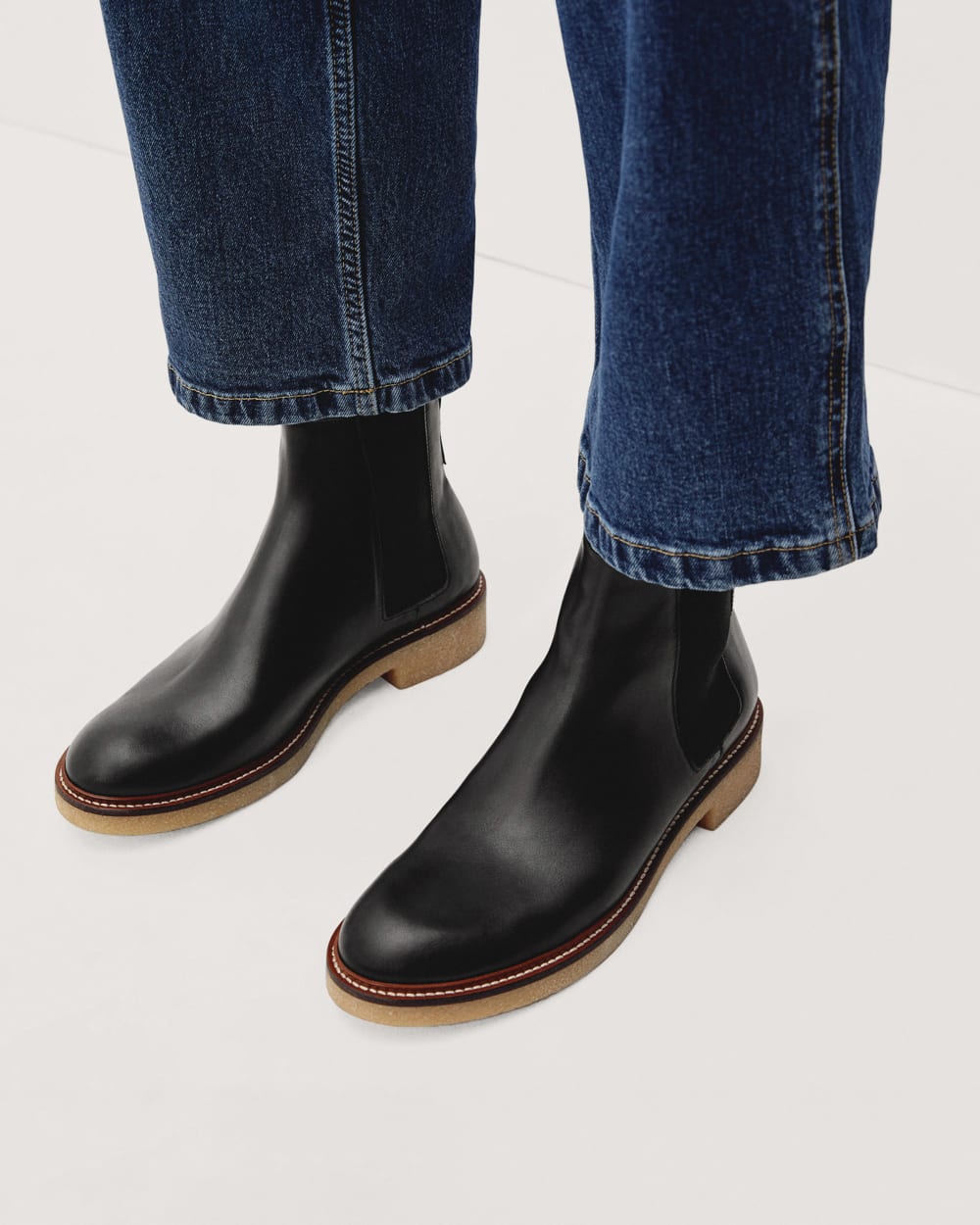 womens-gum-sole-chelsea-boot-black | alt