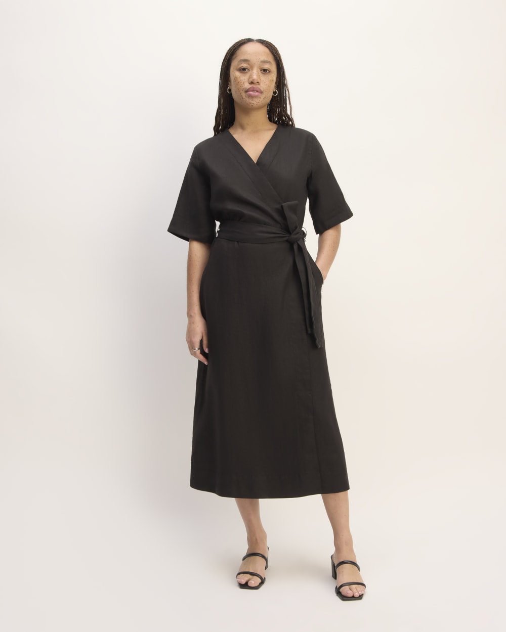 The Wrap Dress in Linen | Black – Everlane