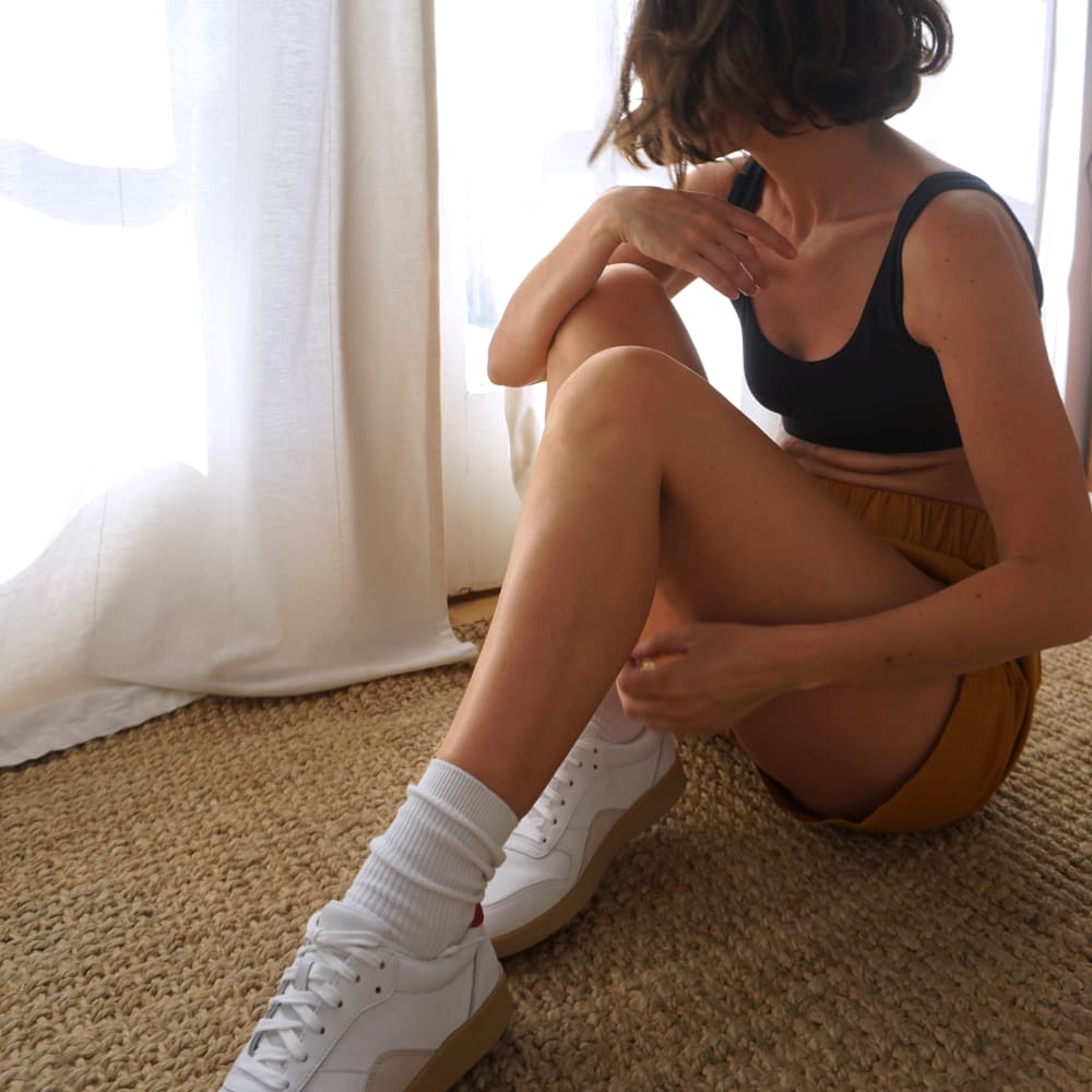 womens-weekend-tank-bra-black