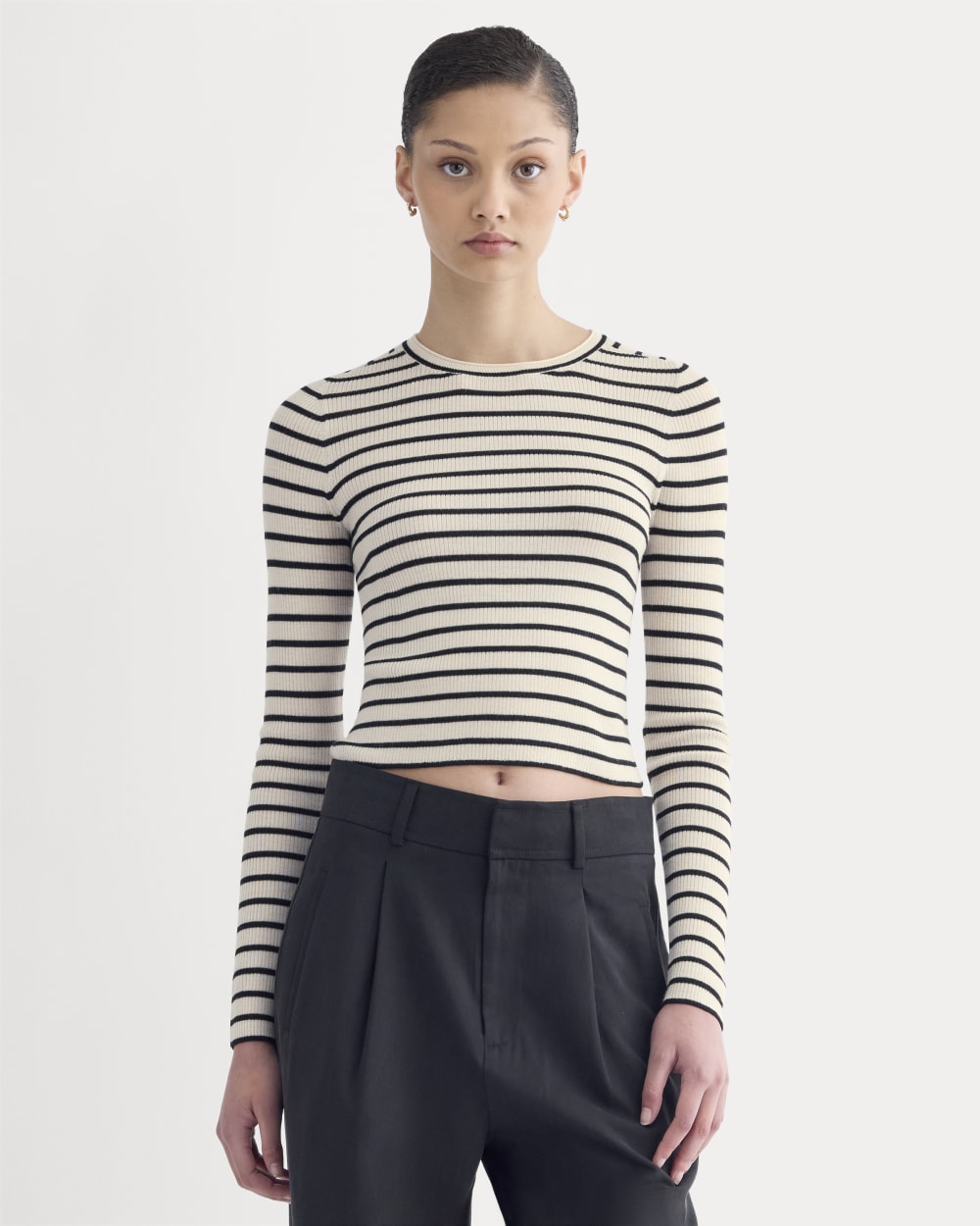 womens-cropped-crew-top-ultrafine-merino-parchement-black | primary