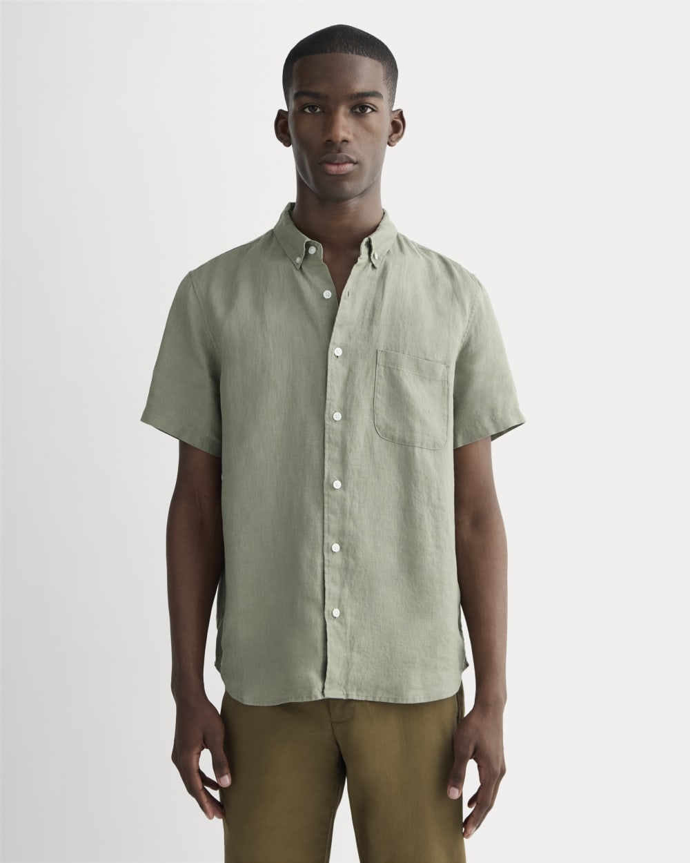 The Classic Short-Sleeve Shirt in Linen | Sage Green Everlane The Classic Short-Sleeve Shirt in Linen | Sage Green Everlane