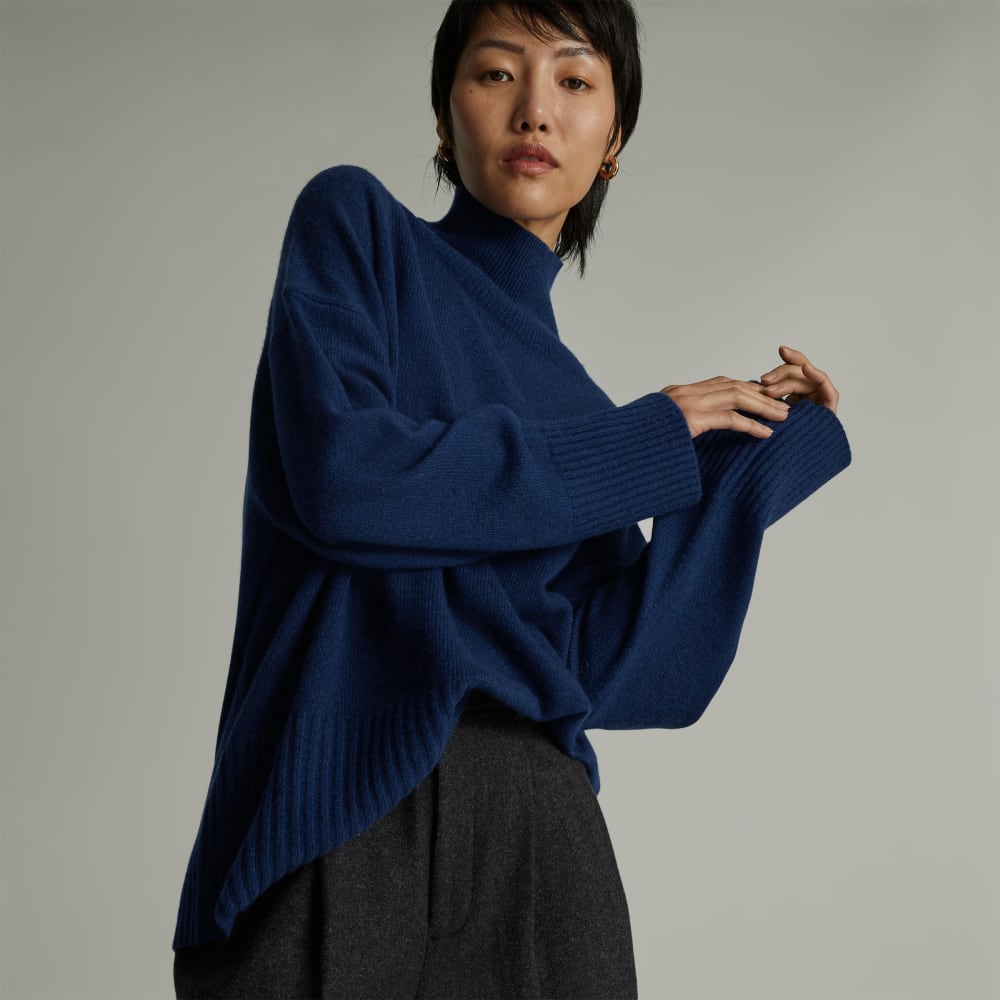 The Cashmere Oversized Turtleneck | Bright Navy – Everlane