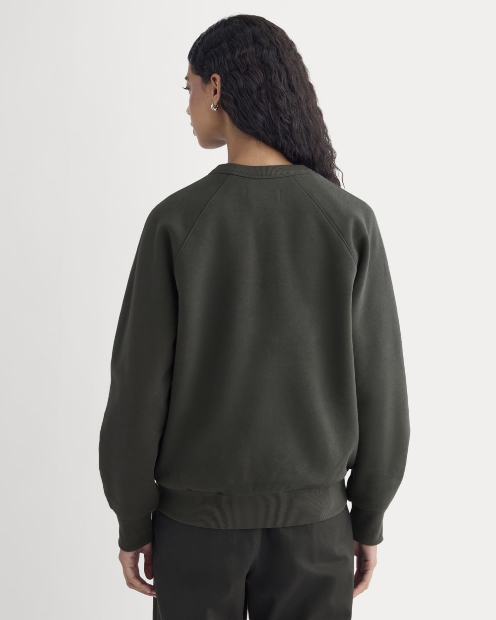 womens-fleece-raglan-crewneck-washed-black