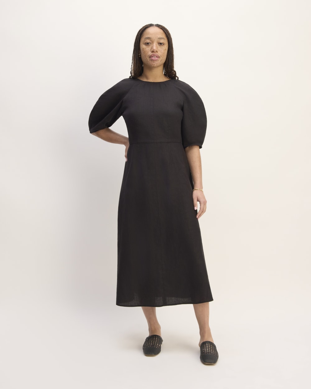 The Linen Short-Sleeve Scoop Midi Dress | Black – Everlane