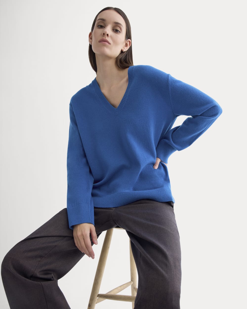 womens-cashmere-relaxed-v-neck-classic-blue | primary