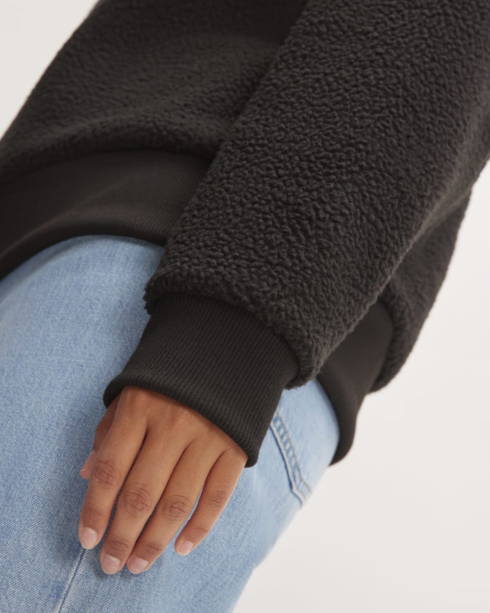 womens-renew-fleece-oversized-crew-black