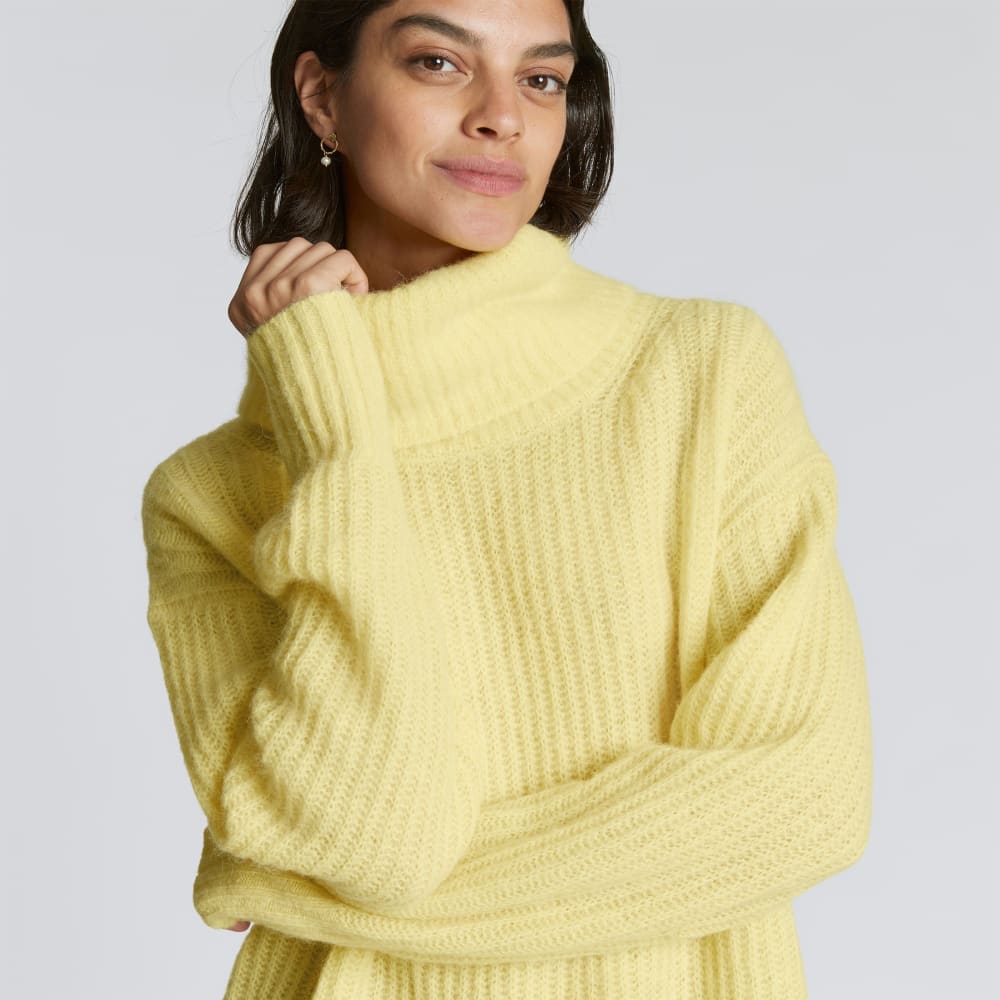 womens-alpaca-oversized-turtleneck-lemon
