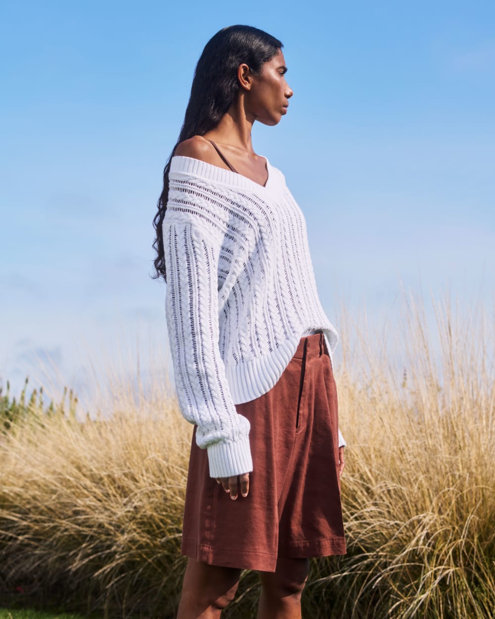 womens-pleated-short-in-stretch-linen-cedarwood | editorial