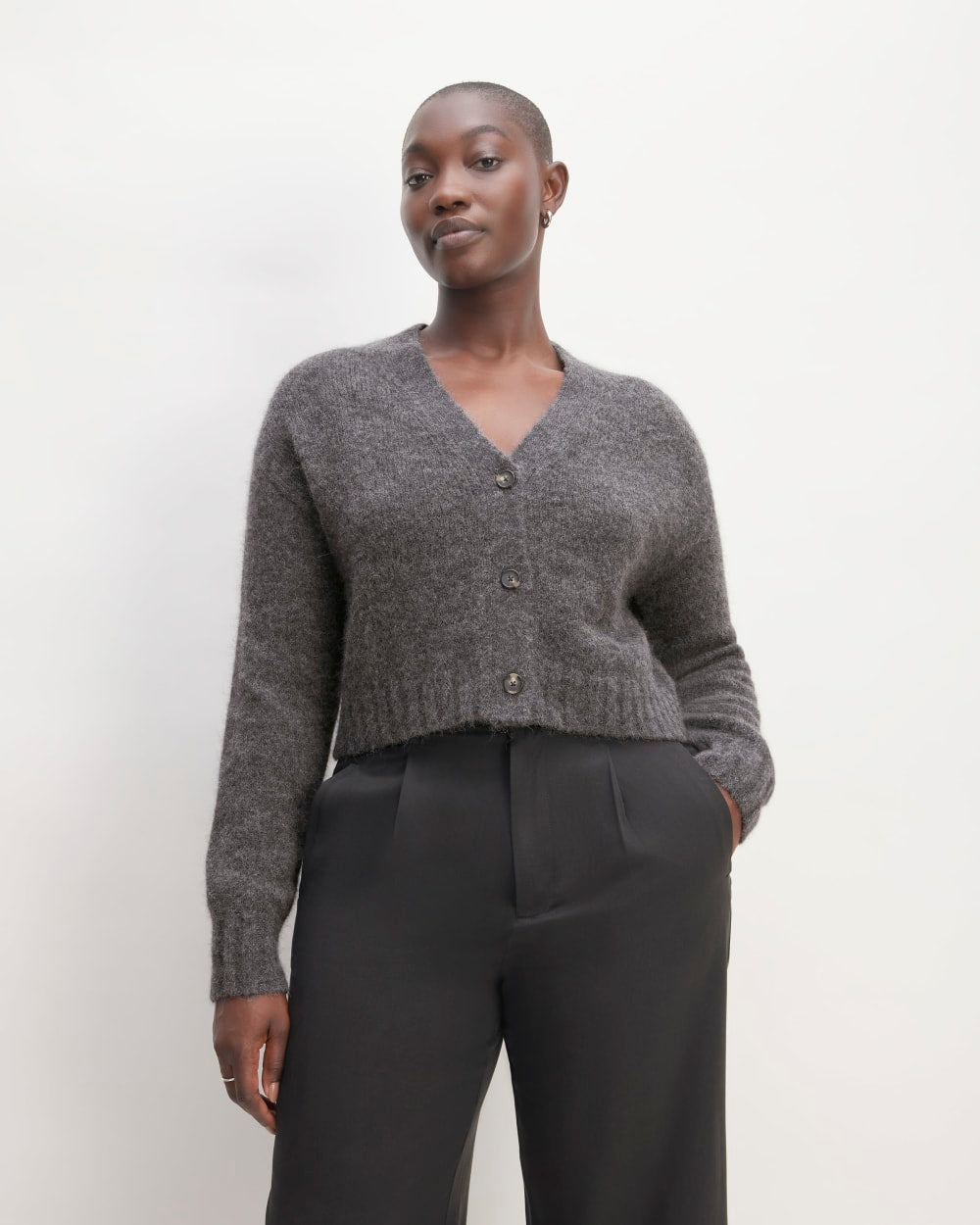Essentials Dames Relaxed Fit V-hals Cropped Cardigan, Groen, X-Large