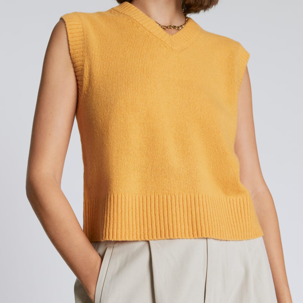 womens-recashmere-vest-kumquat