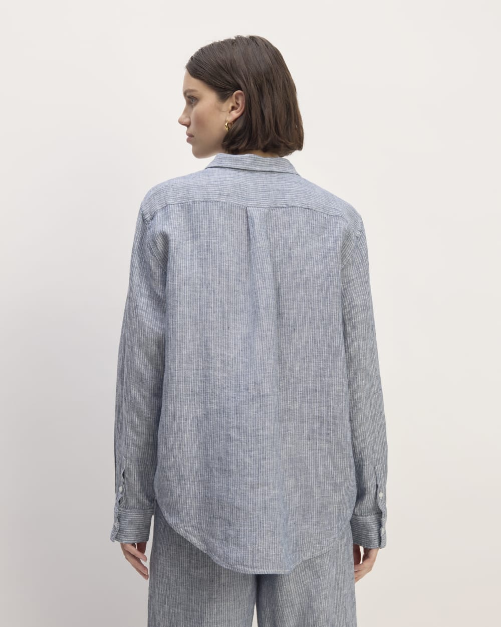 womens-relaxed-linen-shirt-white-blue