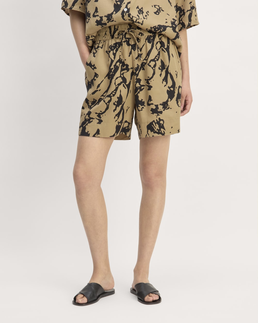 womens-vacation-short-black-cornstalk-abstract