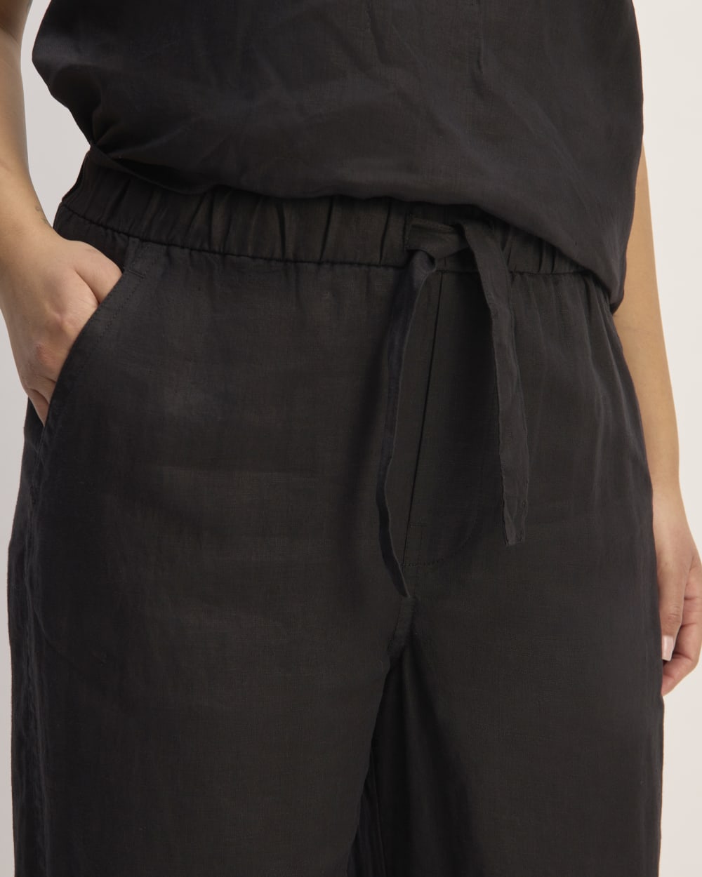womens-linen-pull-on-barrel-pant-black