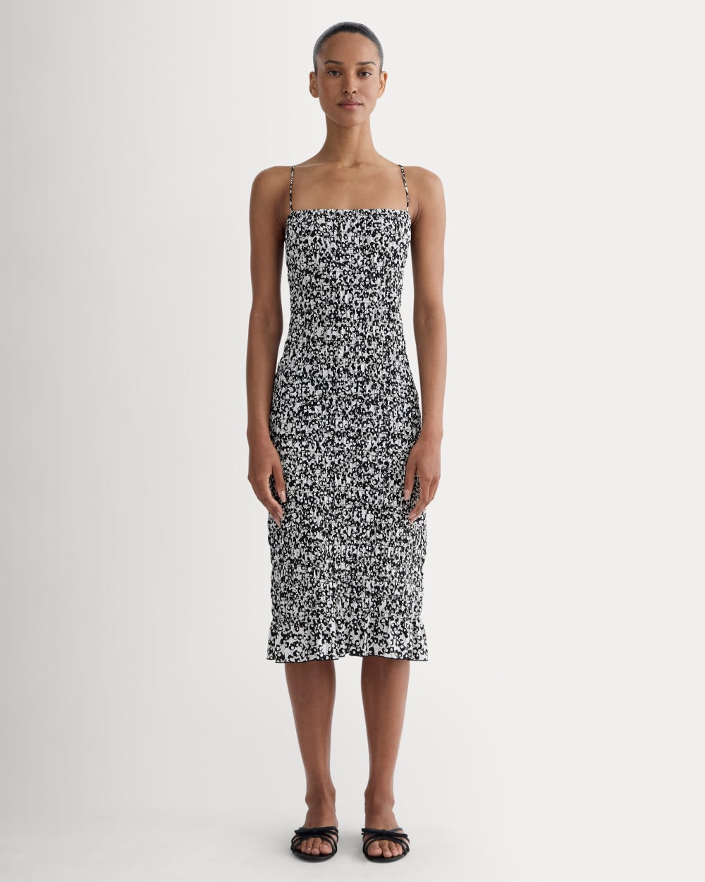 Everlane Smocked Column Dress In Bone/Black Floral, Size XS, Viscose Everlane Smocked Column Dress In Bone/Black Floral, Size XS, Viscose