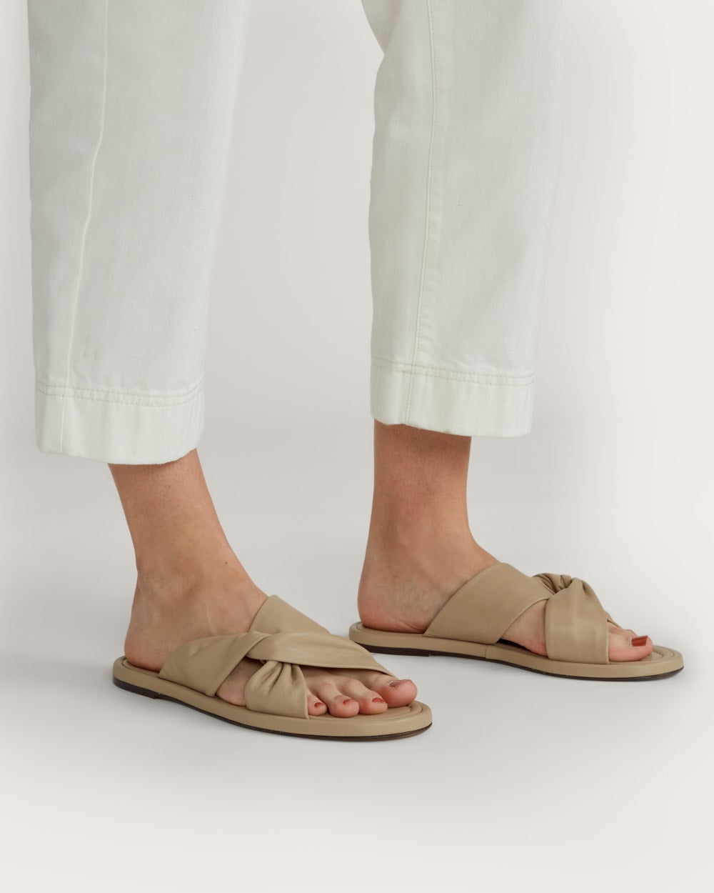 womens-leather-day-twist-sandal-warm-khaki | alt