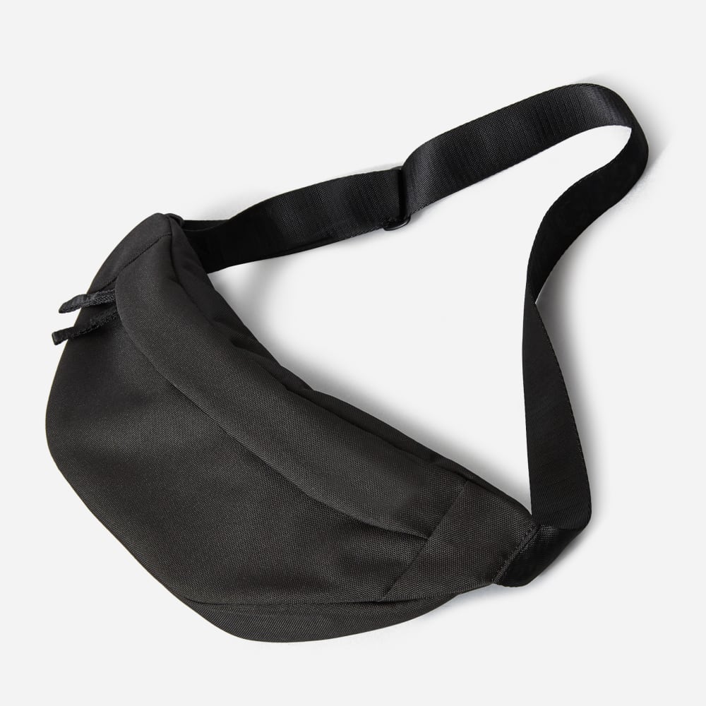 everlane vs patagonia bag ReNew Transit Catch-All Case In Black, Polyester * *The zipper sliders and pullers are made from both metal and recycled polyester The Everlane Modern Twill Single