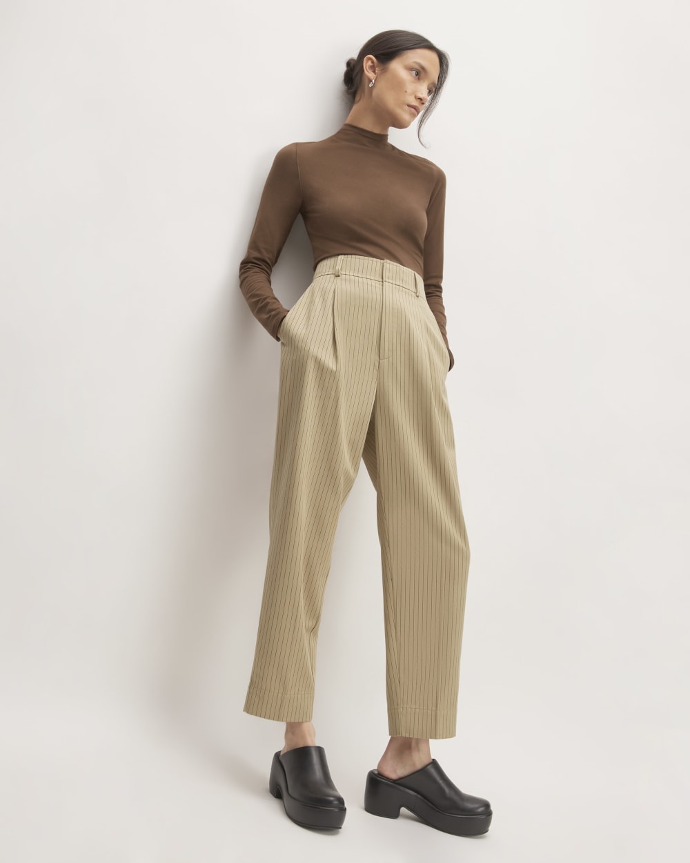 The Draper Tapered Pant in Buttersmooth | Cornstalk / Black – Everlane