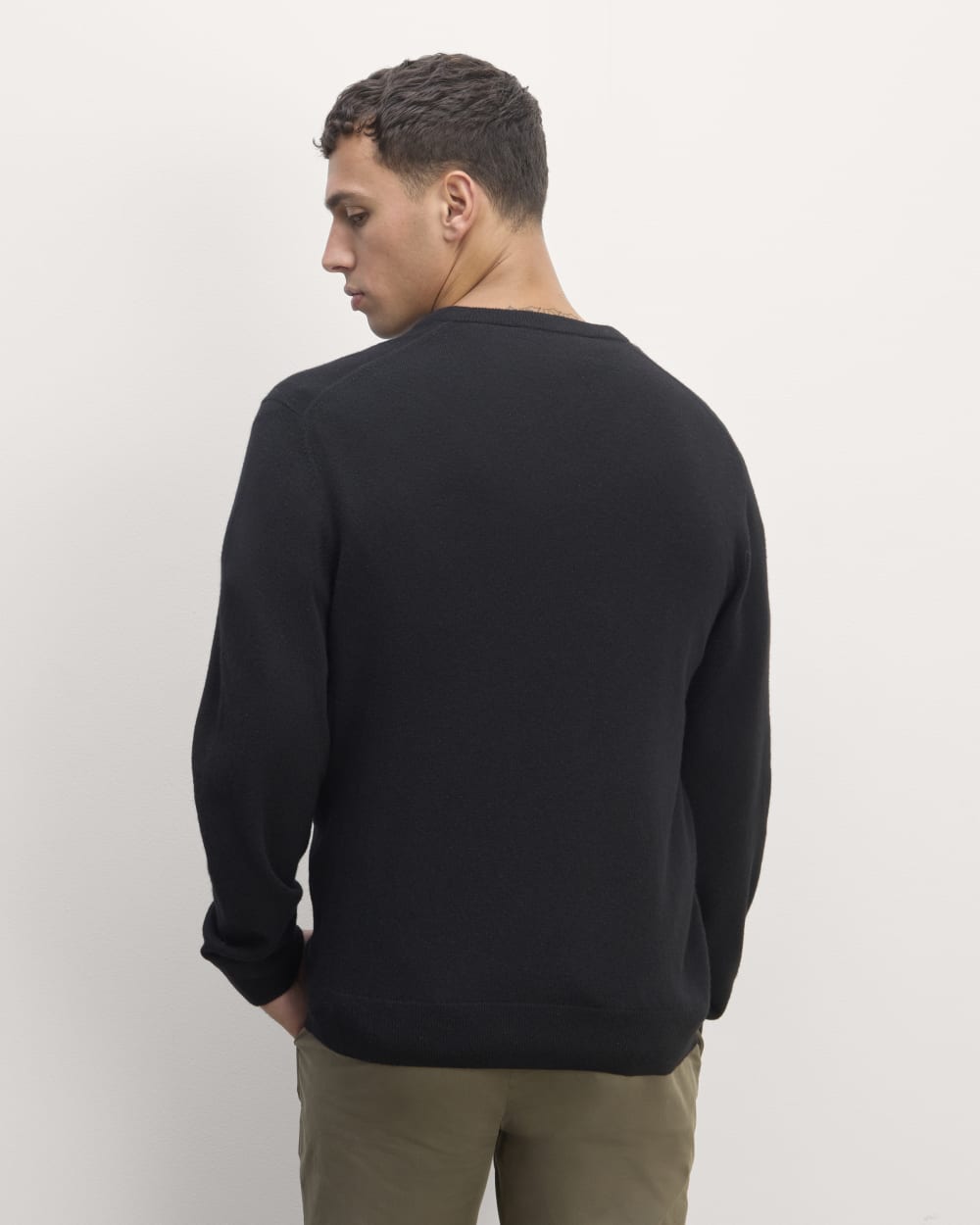 mens-cashmere-vneck-black