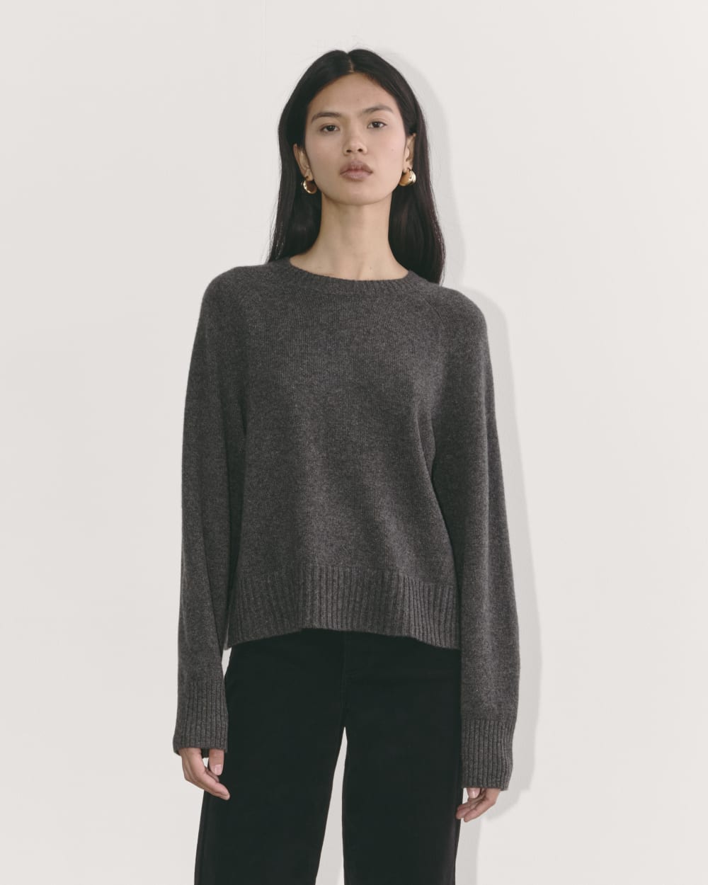 The Boxy Crew in Cashmere | Heather Charcoal – Everlane