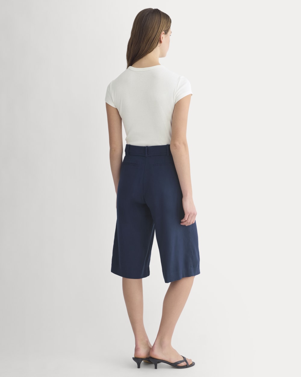 womens-long-tailored-short-stretch-linen-navy