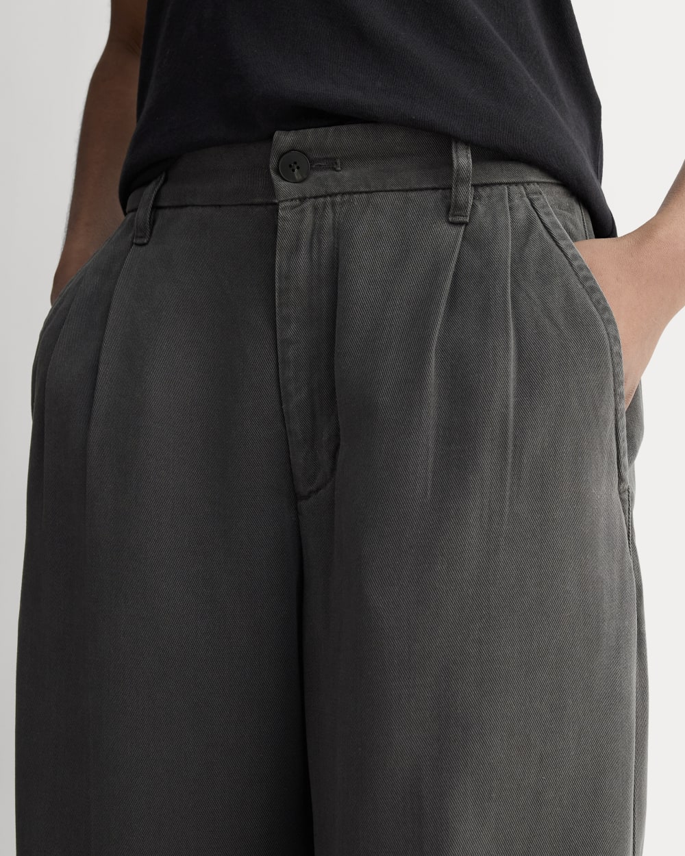 womens-tencel-twill-pleated-chino-graphite
