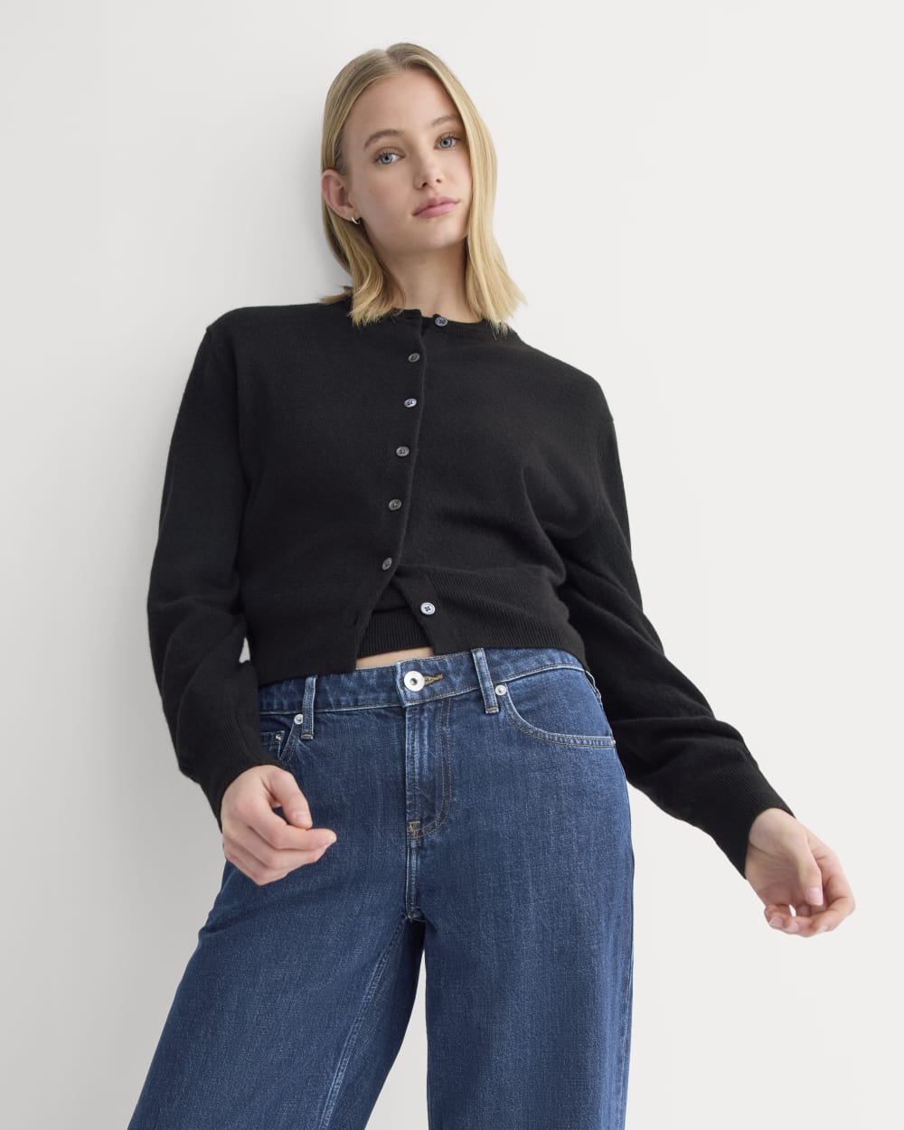 womens-cashmere-in-cropped-cardigan-black