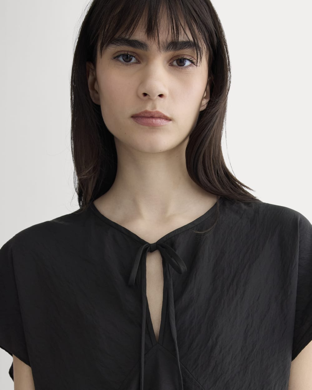 womens-keyhole-top-black