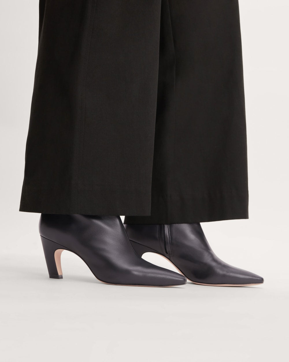 womens-banana-heel-boot-black | alt