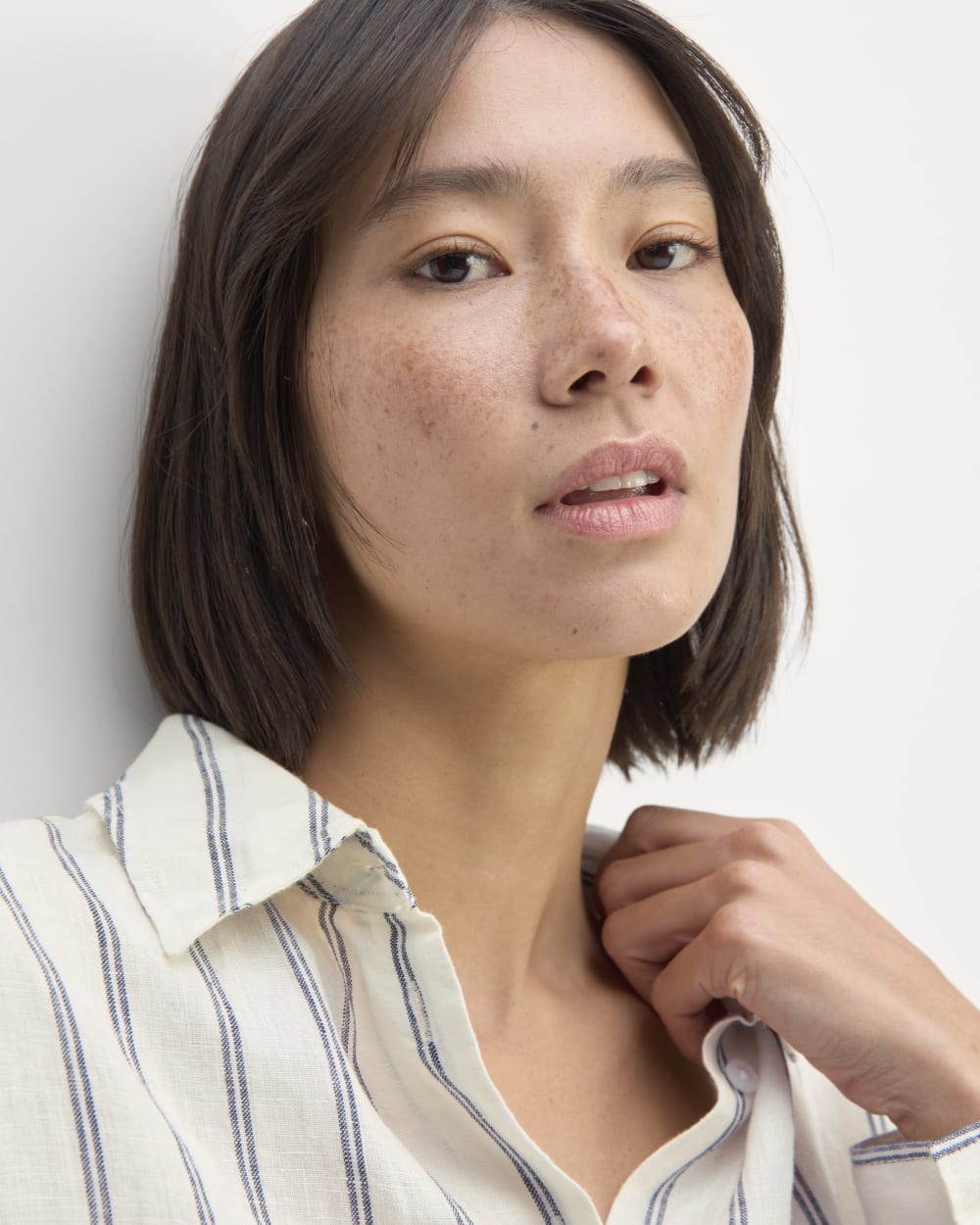 womens-linen-boyfriend-shirt-bone-navy