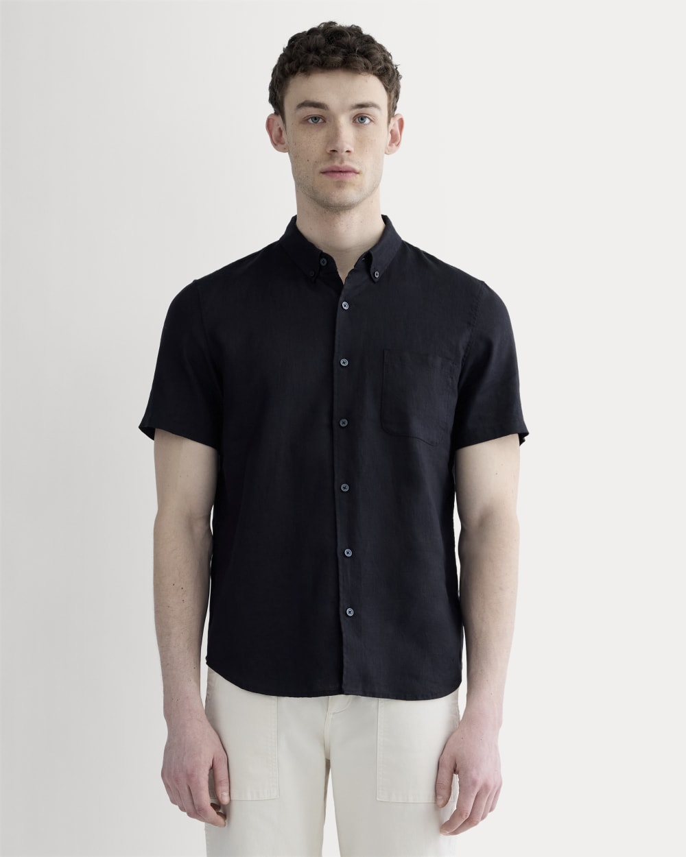 Everlane Classic Short-Sleeve Shirt in Linen | Black Everlane Classic Short-Sleeve Shirt in Linen | Black