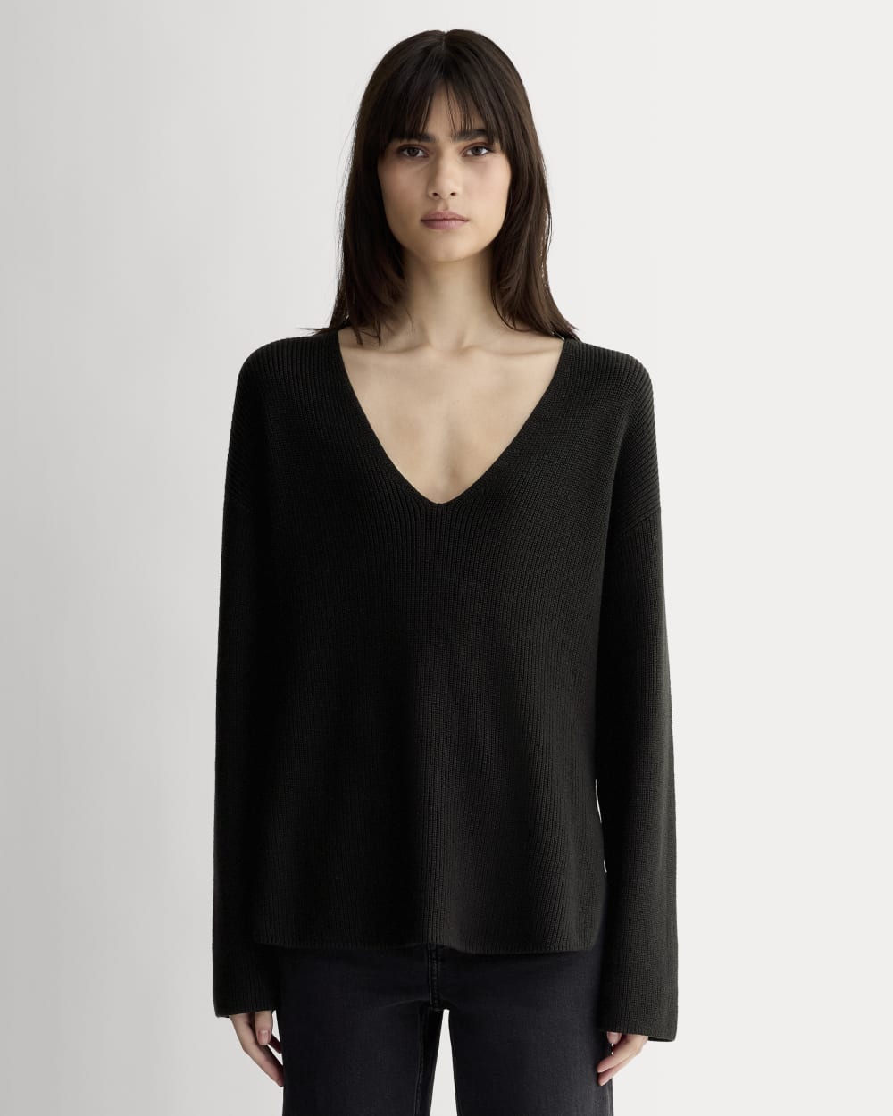 The Slouchy V-Neck in Everyday Cotton | Black – Everlane